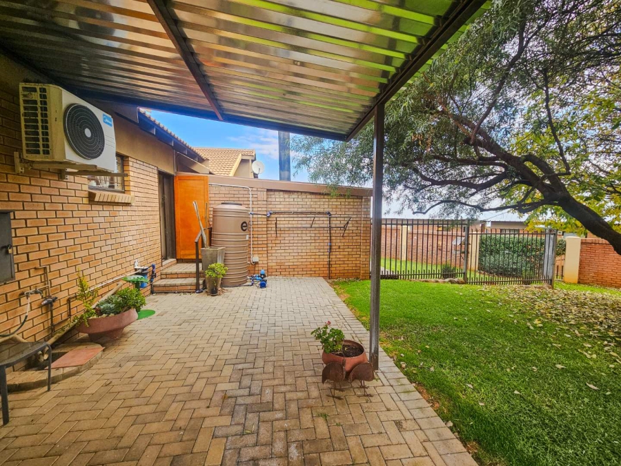 2 Bedroom Property for Sale in Langenhovenpark Free State
